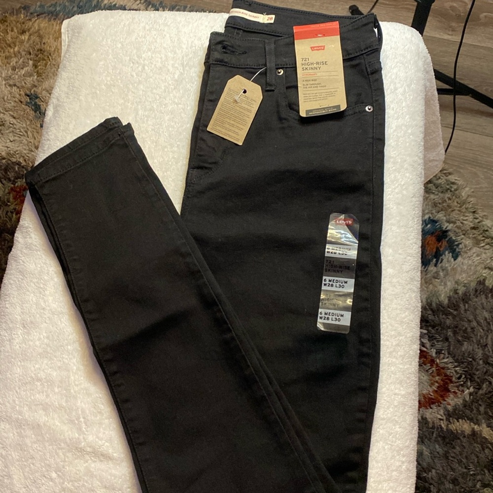 Levi’s 721 High Rise Skinny Black Women’s Jeans  Size 28